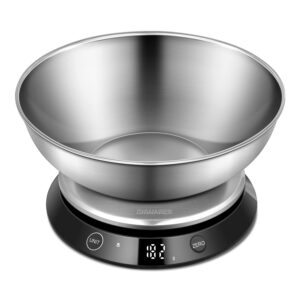 Báscula e cocina con cuenco negro y plata redonda.